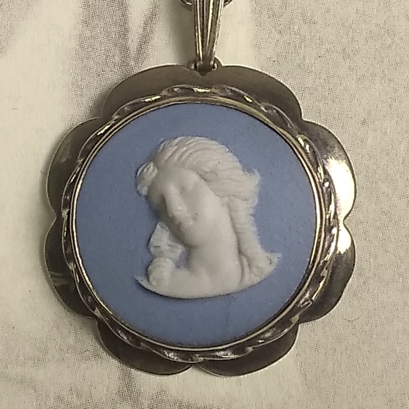 Vintage Wedgwood Blue Jasperware Cameo .925 Sterling Silver with .925 chain - Picture 3 of 5
